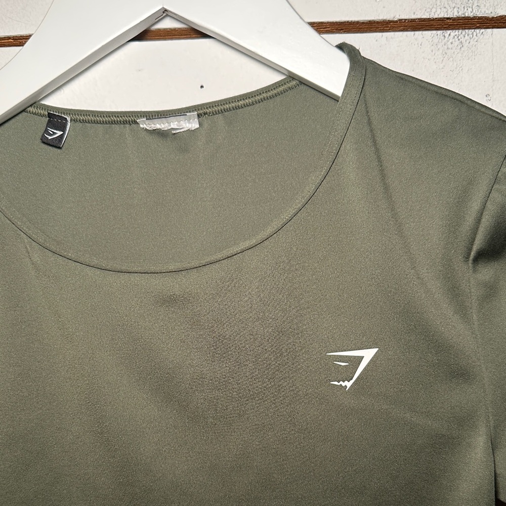 Gymshark Womens Short Sleeve Dark Green Crop Top - Picture 2 of 4